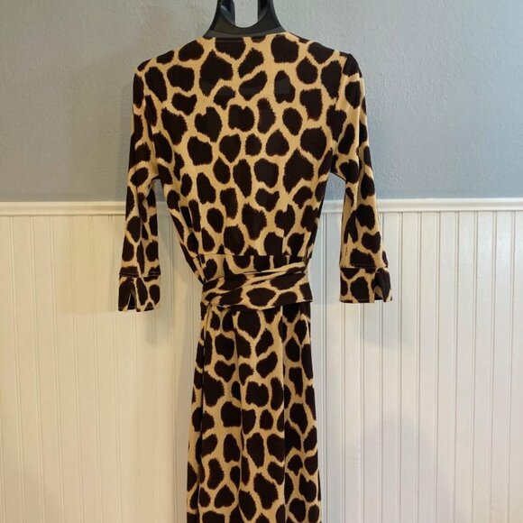 Diane von Furstenburg DVF Giraffe Print Silk Wrap Dress Size 2 - Picture 1 of 5